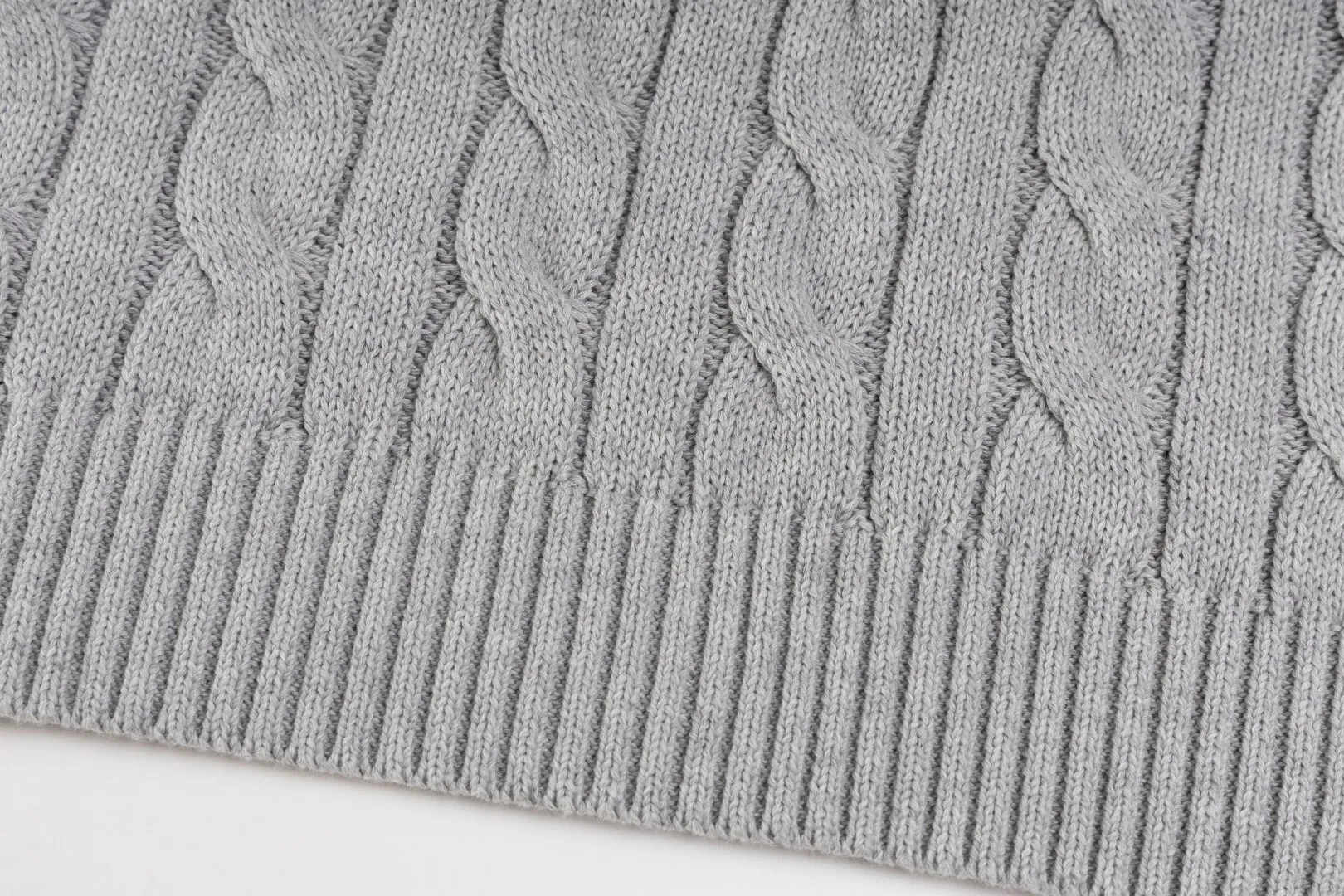 P176 #R82 Ralph Lauren Small Label Cable V Neck Vest Sleeveless Twist Sweater Women's Top Size: XS S M L Color: White Yellow Light Blue Pink Khaki Gray Navy Black Classic Cotton Yarn 100% White Cotton High Quality Classic Style Has Always Been Popular! The workmanship details are very good! Wearing a vest with a shirt is always the standard, with classic brand embroidery on the chest! All major stars have the same style! Best for couples. High quality goods! Xinjiang cotton micro-elastic and smooth fabric has excellent quality. Pure cotton is soft and skin-friendly. Length: 60/61/63/65 Bust: 44/46/49/52 Shoulder width: 36/37.5/39/41